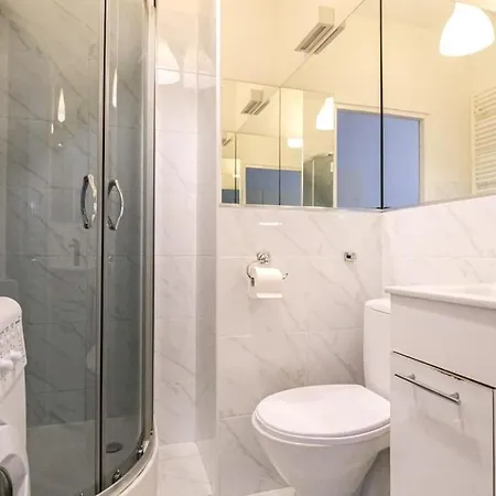 Apartment Comfy 25 Train Station