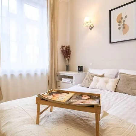 Apartment Comfy 25 Train Station *