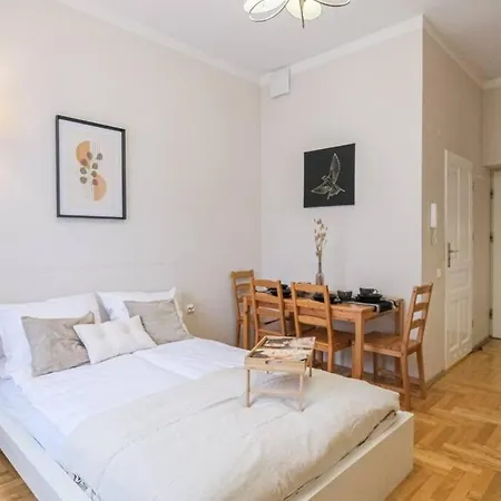 Comfy 25 Train Station Apartment Krakow